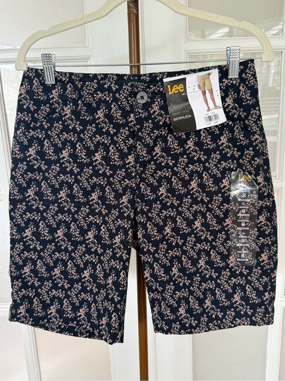 NWT Lee Floral Bermuda Shorts Size 8 Mid Rise Stretch Navy Pink Print